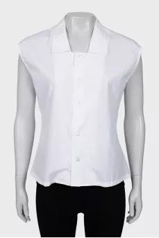 White sleeveless blouse
