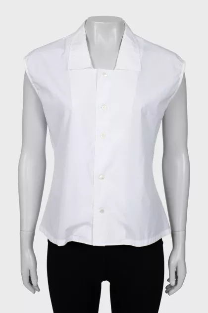 White sleeveless blouse