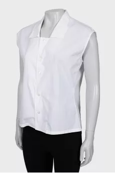 White sleeveless blouse