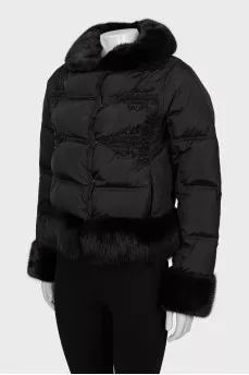 Short jacket decorated with embroidery