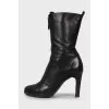 Leather ankle boots with zipper