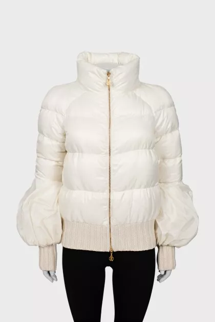 White down jacket with voluminous sleeves