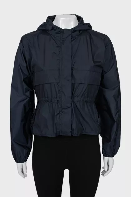Fitted windbreaker with hood