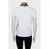White T-shirt with scarf
