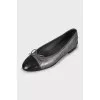 Ballet flats with signature logo on the toe
