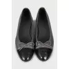 Ballet flats with signature logo on the toe