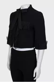 Cropped jacket decorated with lace