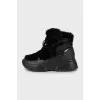 Insulated black leather boots