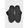 Insulated black leather boots