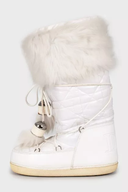 White duvets with fur