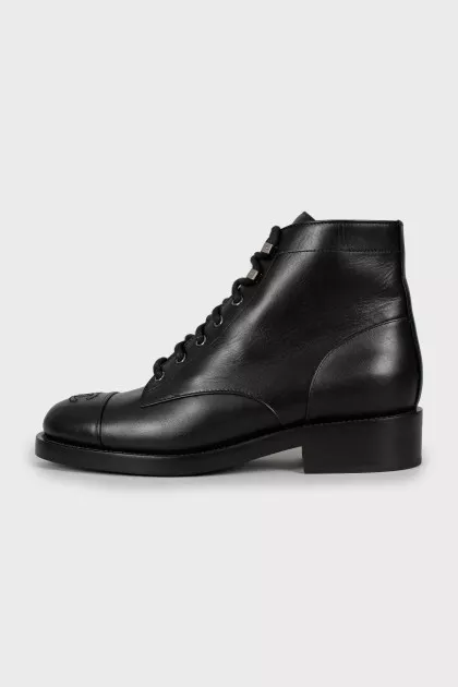 Leather boots with signature logo