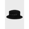 Wool hat with embroidery