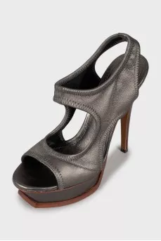 Leather sandals with wooden heels