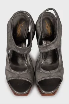 Leather sandals with wooden heels
