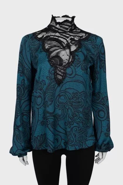 Silk blouse with lace at the collar