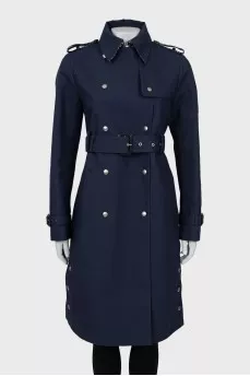 Dark blue cloak at the waist