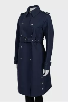 Dark blue cloak at the waist