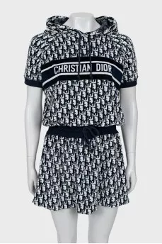 Signature print dress with tie