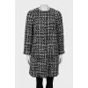 Straight-cut coat without collar