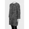 Straight-cut coat without collar