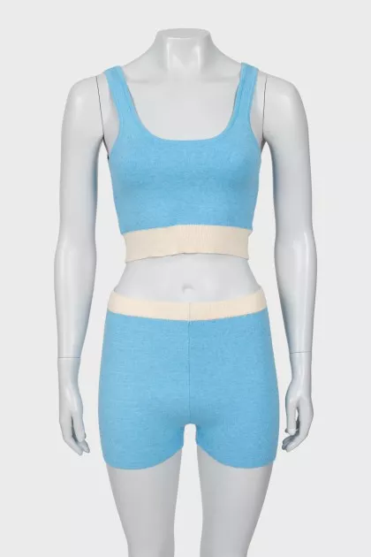 Knitted suit with shorts