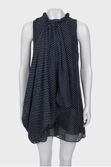 Loose-cut cloth with polka dots