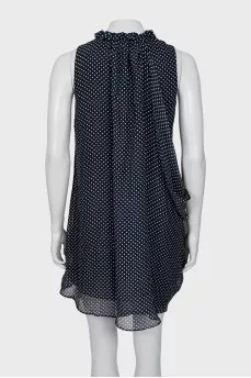 Loose-cut cloth with polka dots