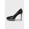 Decorated pointed toe shoes