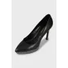 Decorated pointed toe shoes
