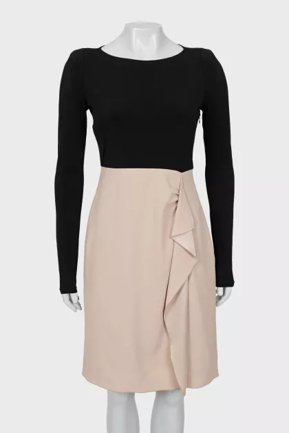 Two-tone dress with voluminous shoulders