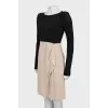 Two-tone dress with voluminous shoulders