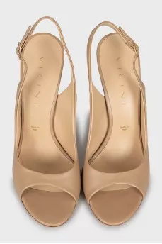 Leather sandals with metal inserts