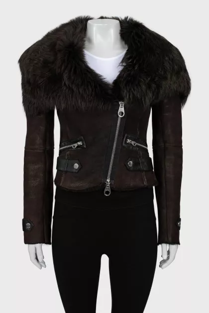 Short shearling coat with bias zipper