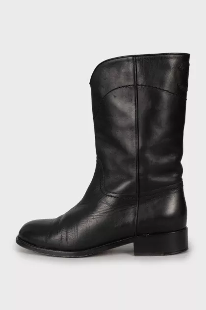 Leather boots with brand logo