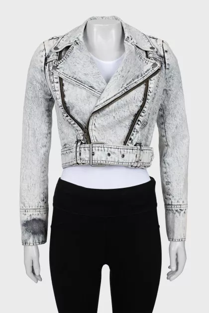 Denim jacket with bias fastening