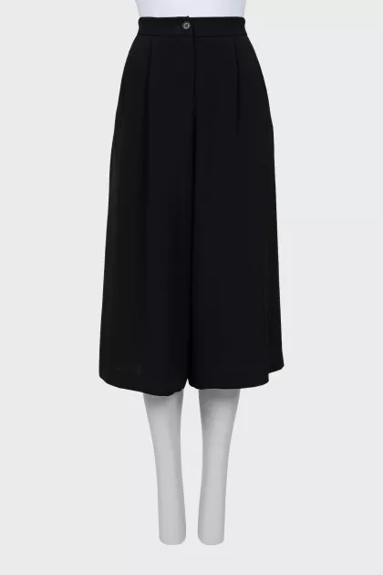 High-waisted black culottes