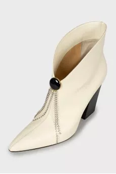 Leather ankle boots with removable decoration