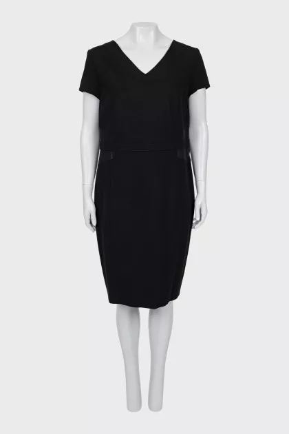 Fitted black dress with tag