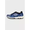 Sneakers embroidered with sequins