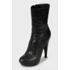Leather ankle boots with patent heel