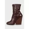 Leather ankle boots with front zip