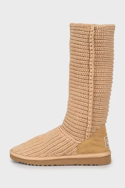 Beige knitted boots