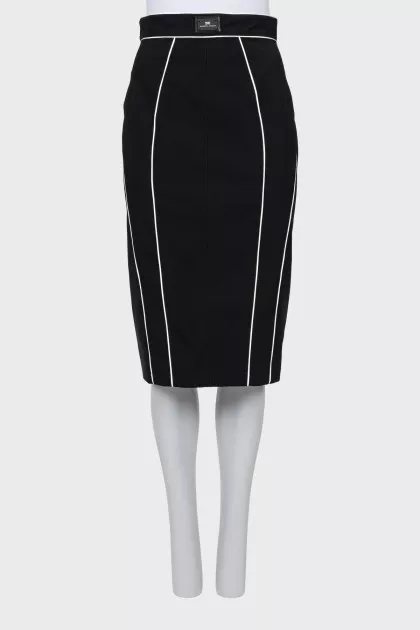 Black skirt with raised seams