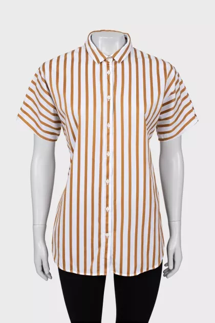 Striped shirt with slits on the sides