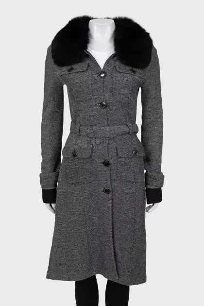 Single-breasted coat with fur collar