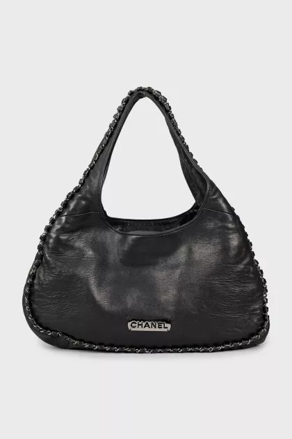 Hobo bag decorated with chain