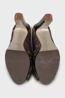 Perforated open toe shoes