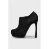 Suede ankle boots with zipper