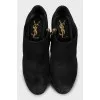 Suede ankle boots with zipper