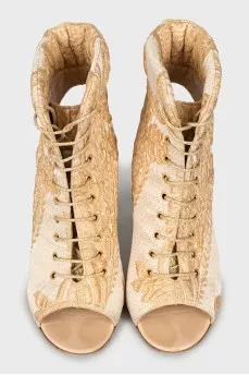 Textile sandals with shaped heels
